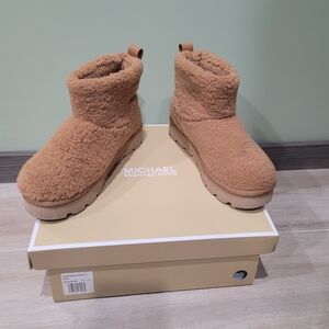 MICHAEL Michael Kors Tan Boot